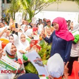 Karyawan Sekar Laut Sidoarjo Kompak Dukung Khofifah, Disebut Sosok Cagub Paling Ngayomi