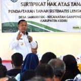 Tiga Pesan Pemkab Kediri Saat Bagikan PTSL di Dua Desa Kabupaten Kediri