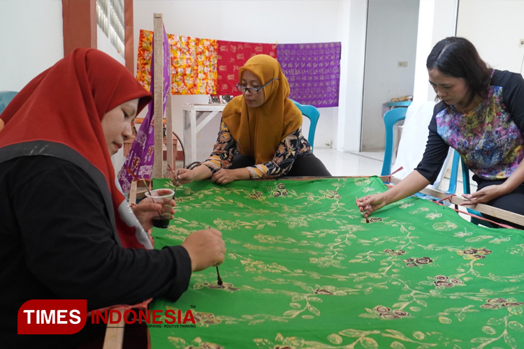 Melihat Canting Bahan Daur Ulang yang Bisa Buka Potensi Ekonomi Kreatif Dolly