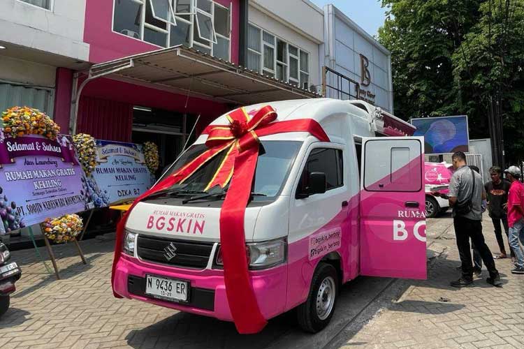 Rumah Makan Gratis Keliling Milik BGSKIN Bagikan 300 Porsi Tiap Hari di Jatim