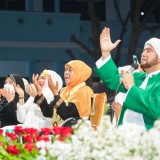 Shalawatan Bersama Habib Syech di Genggong, Khofifah Ajak Generasi Muda Jauhi Narkoba