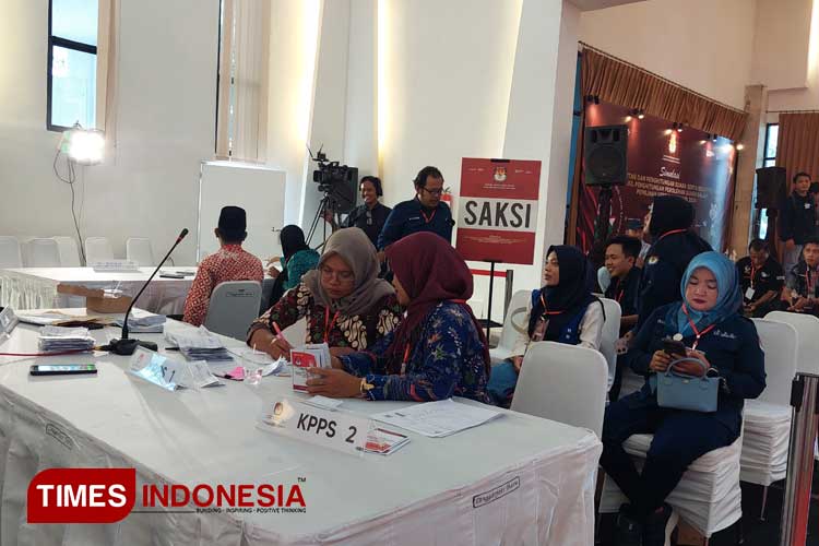 Cek Kesiapan Pencoblosan, KPU Banyuwangi Gelar Simulasi Pemungutan hingga Rekapitulasi Pilkada 2024