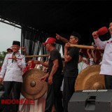 Selawat Menggema saat Puluhan Ribu Orang Hadiri Kampanye Akbar Karna-Koko di Majalengka