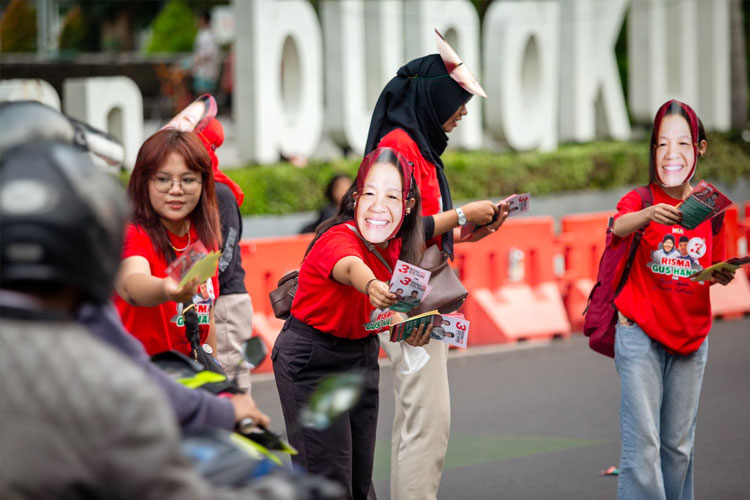 Relawan Kampanye Simpatik: Bu Risma Sosok Bersih, Anti-Korupsi! 