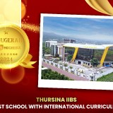 Thursina IIBS Terima Penghargaan Best School with International Curriculum