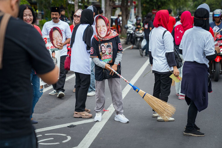 menggelar-kampanye-simpatik-bersih-bersi.jpg