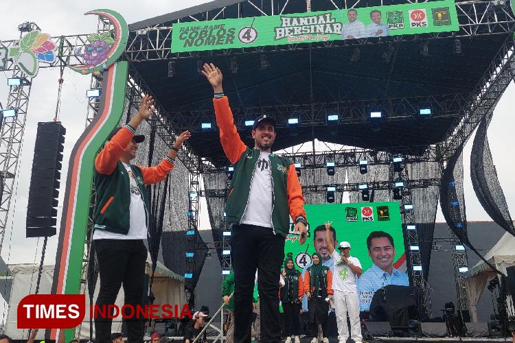 Ndarboy Genk Hipnotis Ribuan Massa di Kampanye Akbar Handal Bersinar