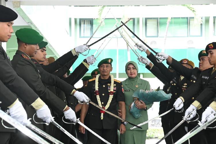 Momen Haru Pelepasan Brigjen TNI Endro Satoto di Kodam V/Brawijaya