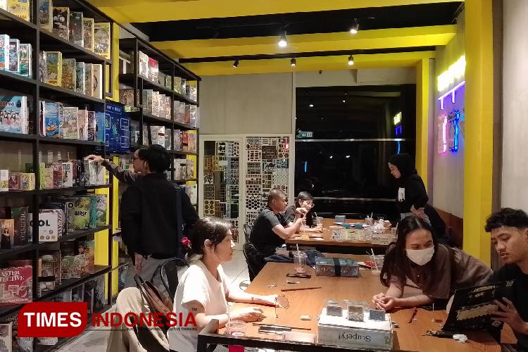 HDR Comic Cafe, Surga Pecinta Komik dan Board Game di Kota Malang