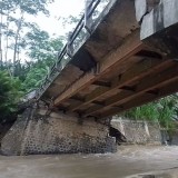 Jembatan Kali Merawu di Karangtengah Banjarnegara Terancam Putus dan Mengisolir Warga