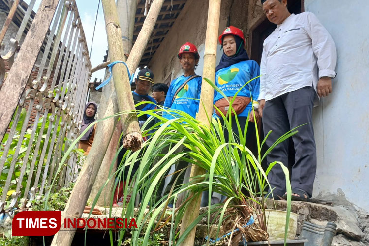 Tergerus Longsor, Pondasi Tiang Listrik di Pataruman Kota Banjar Terancam Roboh