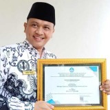 Hari Guru 2024, Kepala SMKN 1 Sudimoro Raih Peringkat II Kepala Sekolah Inovatif Jawa Timur