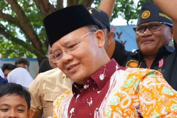 OTT KPK di Bengkulu, Calon Gubernur Bengkulu Rohidin Mersyah Jalani Pemeriksaan 