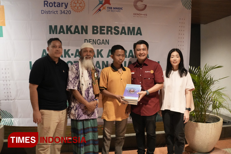 Rotary & Gendhis Ajak Makan Malam Anak Asrama