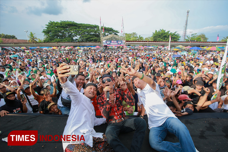 RTH Blambangan Banyuwangi Dibanjiri Pendukung Ali-Ali