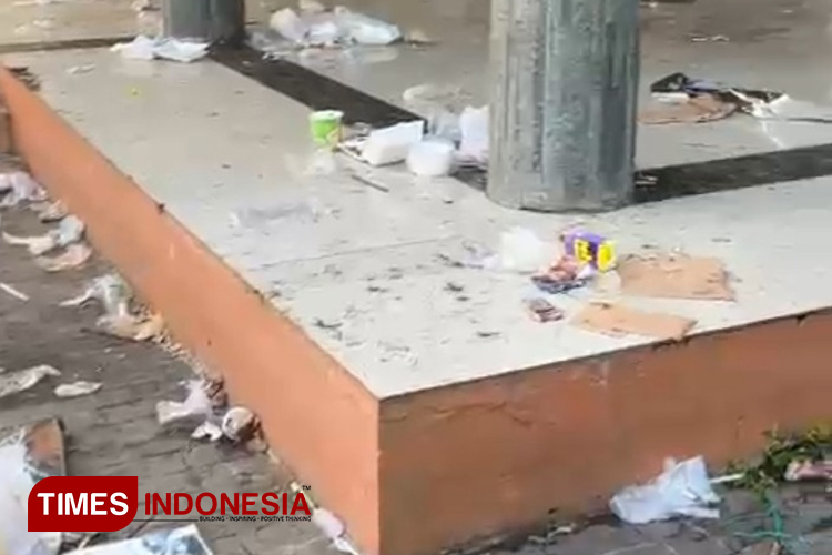 Usai Kampanye Akbar Paslon Bagus, Alun-Alun Bondowoso Penuh Sampah