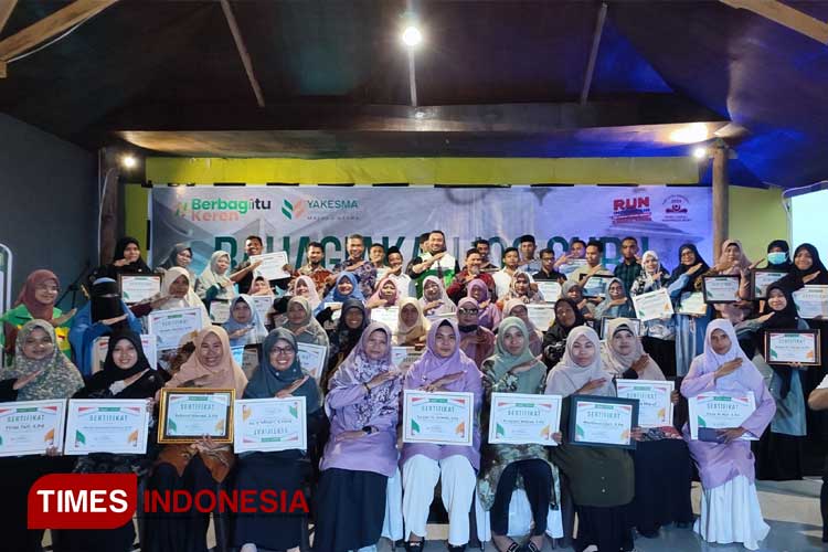 Laz Yakesma Malut Apresiasi 100 Guru Inspiratif di Hari Guru Nasional 2024