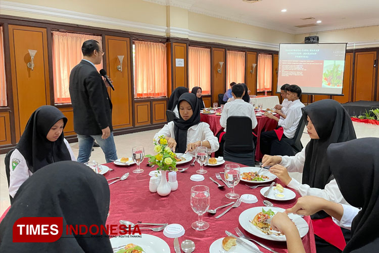 Hotel Ini Buka Kelas Table Manner agar Gaya Makan Lebih Berkelas, Apa Itu?