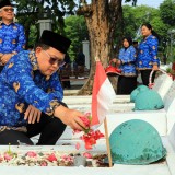 Jelang Hari KORPRI Tahun 2024, Pj Gubernur Jatim Pimpin Ziarah Makam Tiga Tokoh Pahlawan Bangsa