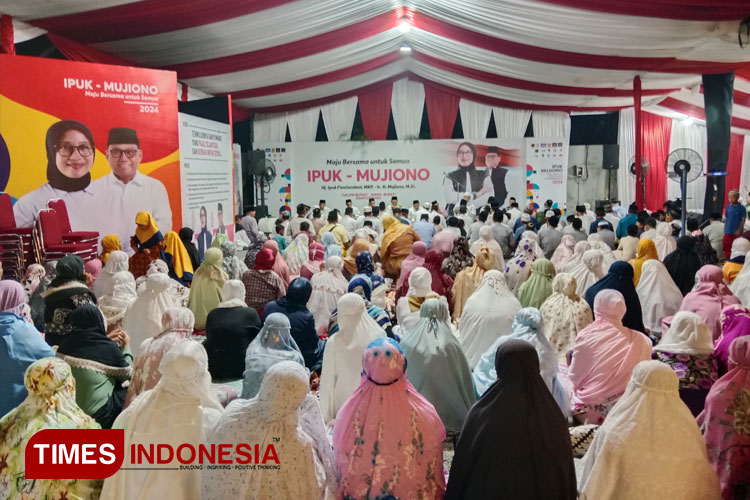 Hari Tenang Pilkada Banyuwangi, Ipuk Gelar Sholawatan Bareng Kiai Kampung