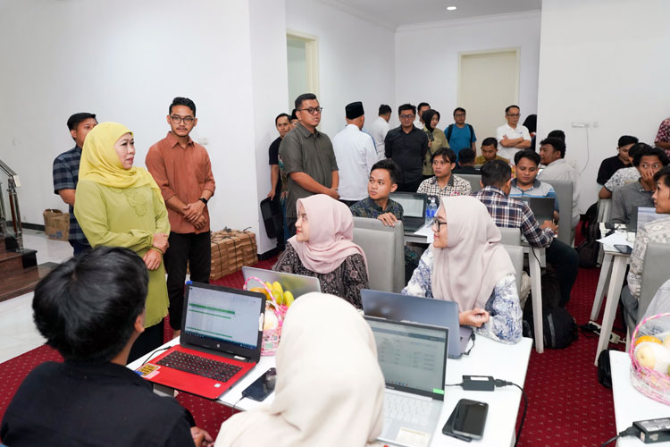 Khofifah-Indar-Parawansa-menyiapkan-tim-data-center-a.jpg