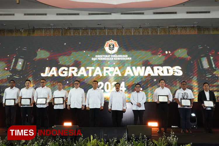 Tangkap DPO Internasional, Imigrasi Surabaya Raih Penghargaan Jagratara Awards 2024