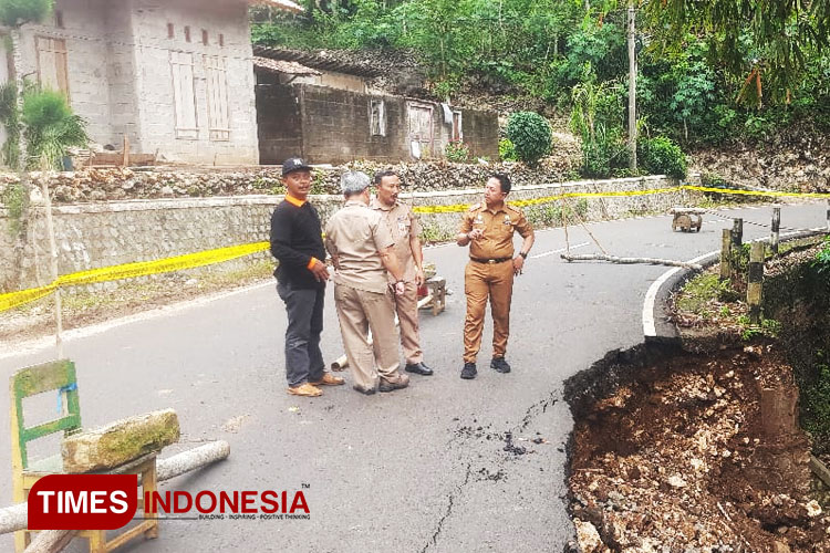 Pemkab Pacitan Gercep Perbaiki Akses Jalan Punung-Pantai Klayar