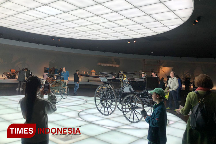 Menelusuri Koleksi Mobil Legendaris di Museum Mercedes-Benz di Stuttgart