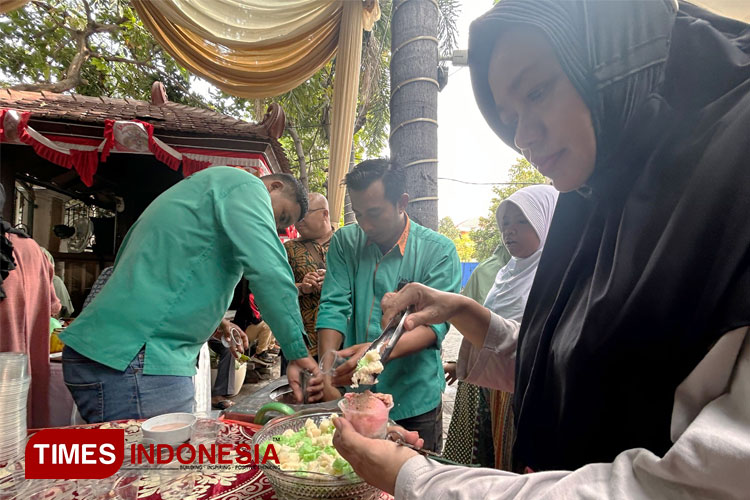 Momen Coblosan, Kuliner Rakyat Ramaikan Kediaman Khofifah