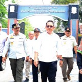 Pastikan Pilkada Sukses, Pj Gubernur Adhy Tinjau TPS 9 di UPT Balai PMKS Sidoarjo