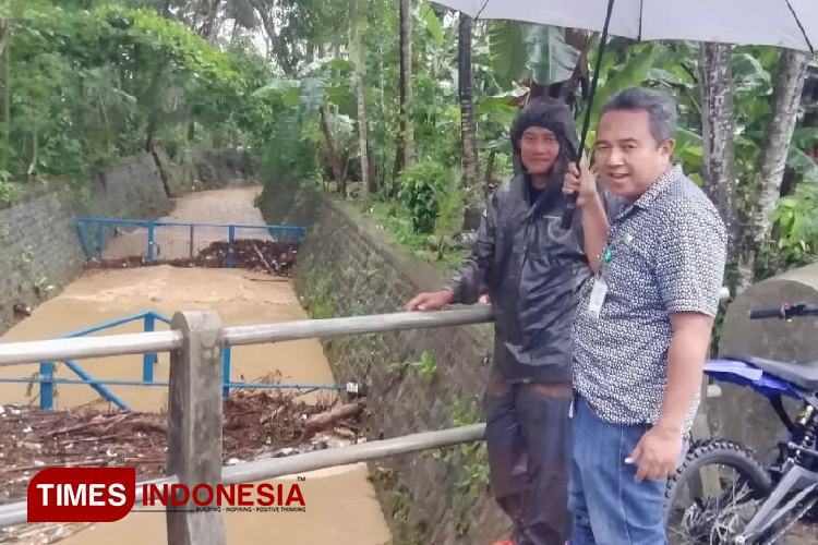 Cegah Banjir Kota, Indrata Nur Bayuaji Tinjau Sungai Blimbing Pacitan