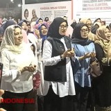 Sambut Kemenangan Versi Quick Count LSI Denny JA, Ipuk-Mujiono Doa Bareng Emak-emak