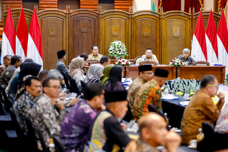 Rapat Bersama Banggar DPR RI, Pj Gubernur Jatim Sebut Momen Strategis Salurkan Aspirasi Peningkatan Pembangunan Daerah 