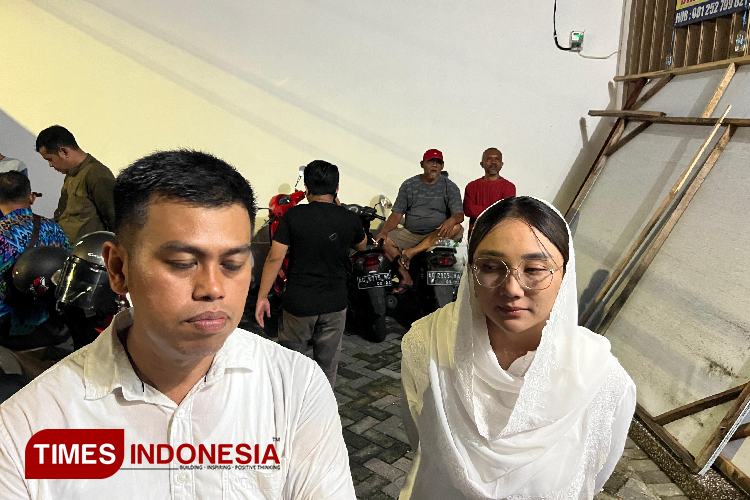 Unggul Hitung Cepat, Mas Ibin dan Mbak Elim Serukan Persatuan