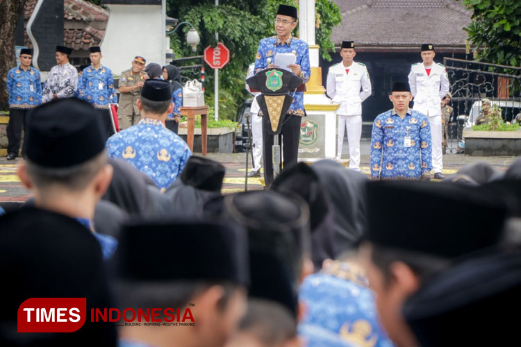 Pj Bupati Banjarnegara Soroti Maraknya Guru Terlibat Kasus Pinjol Ilegal