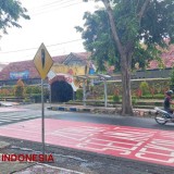 Jamin Keselamatan Pelajar, Tiga Sekolah Di Banyuwangi Dipasang Marka ZOSS