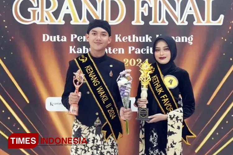 Luqmanul Khoirul Umam, mahasiswa PJKR STKIP PGRI Pacitan, berhasil meraih gelar Wakil II, sedangkan Asna Anggi Saputri dari PGSD dinobatkan sebagai Juara Favorit pada pemilihan Duta Pemuda Kethuk Kenang 2024.(FOTO: STKIP for TIMES Indonesia) 