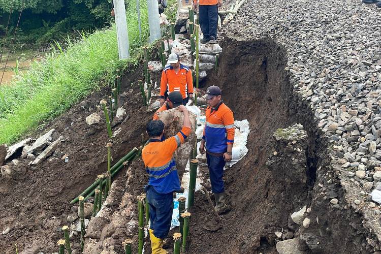 Banjir dan Longsor  di Blitar, Sejumlah KA Mengalami Keterlambatan