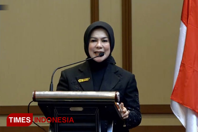 Kepala LLDIKTI Wilayah VII Jawa Timur, Prof. Dr. Dyah Sawitri, S.E., M.M., dalam acara nWisuda dan Sumpah Perawat Universitas Kepanjen pada Senin (2/12/2024) di Ijen Suites Resort and Convention Malang. (FOTO: Achmad Fikyansyah/TIMES Indonesia)