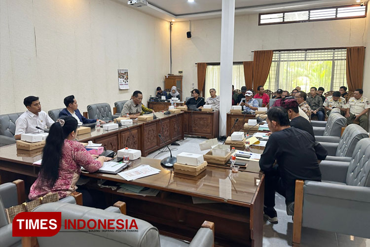 DPRD Kabupaten Banyuwangi Soroti Bangunan Nakal Pinggir Jalan