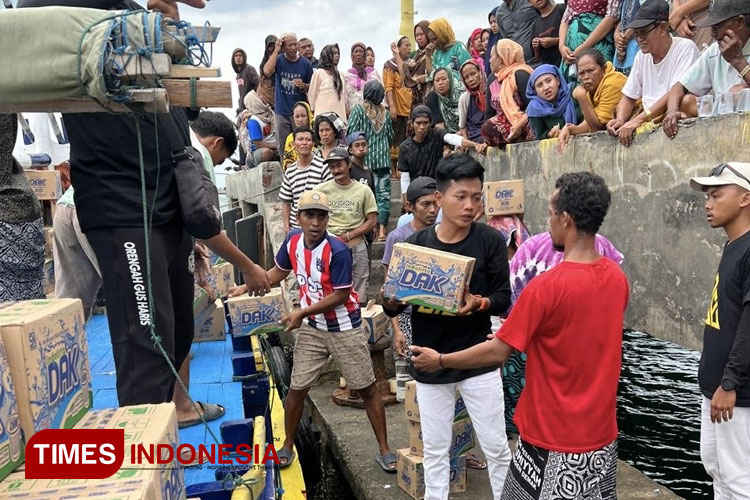 Krisis Air di Gili Ketapang Probolinggo, Bantuan Mengalir dari Berbagai Pihak