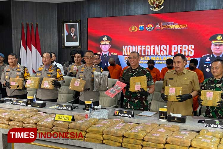 Jaringan Narkoba Antar Pulau Ditangkap di Malang, Polisi Sita 166 Kg Ganja