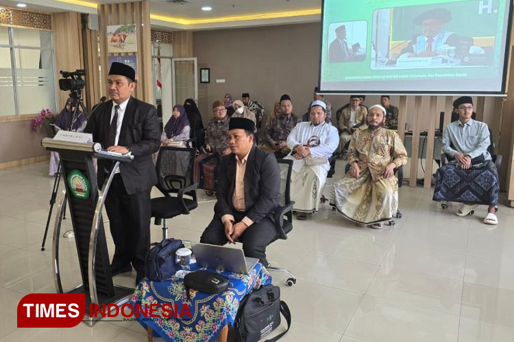 Mahasiswa program Doktor PAI Multikultural Unisma Malang saat melaksanakan ujian disertasi. (FOTO: AJP TIMES Indonesia)