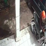 Dua Pelaku Terekam CCTV saat Mencuri Motor di Kota Probolinggo