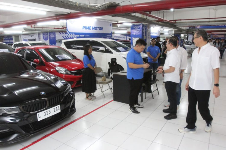 PT BFI Finance Indonesia Tbk (BFI Finance) membuka sentra jual beli mobil bekas bernama “Bursa Mobil Sobat BFI” di BG Junction Mall, Rabu (4/12/2024).(Dok.BFI)