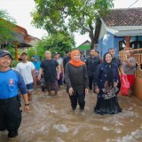 Gercep, Khofifah Salurkan Bantuan untuk Warga Terdampak Banjir Pasuruan