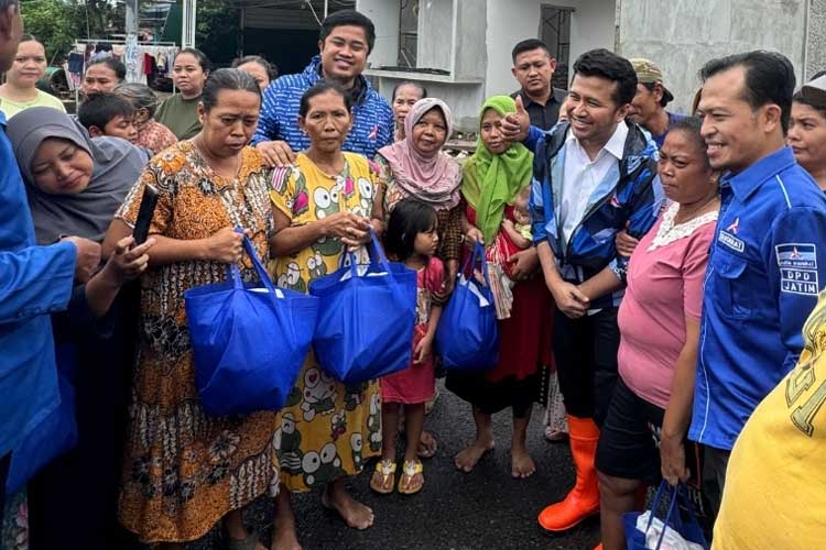 Demokrat Jatim Sambangi Warga Terdampak Banjir di Sidoarjo, Serahkan Paket Sembako