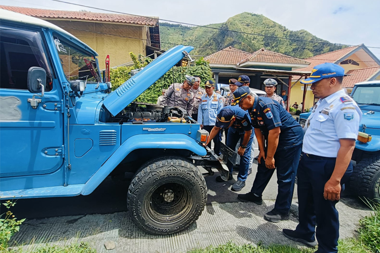 Jelang Libur Nataru, Polres Probolinggo Cek Kendaraan Wisata Bromo