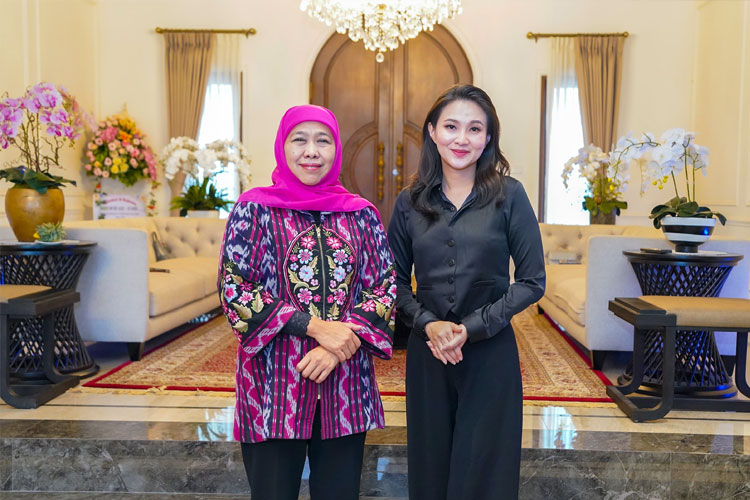 Khofifah-Indar-Parawansa-dan-Sherly-Tjoanda-Laos.jpg
