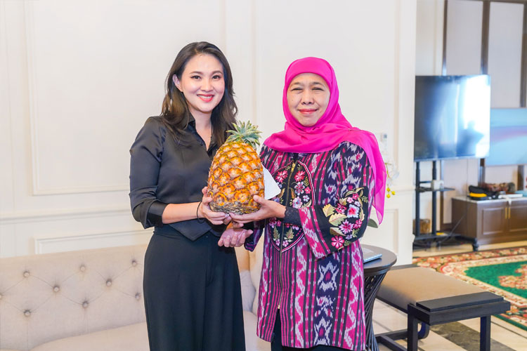 Sherly-Tjoanda-Laos-dan-Khofifah-Indar-Parawansa-2.jpg